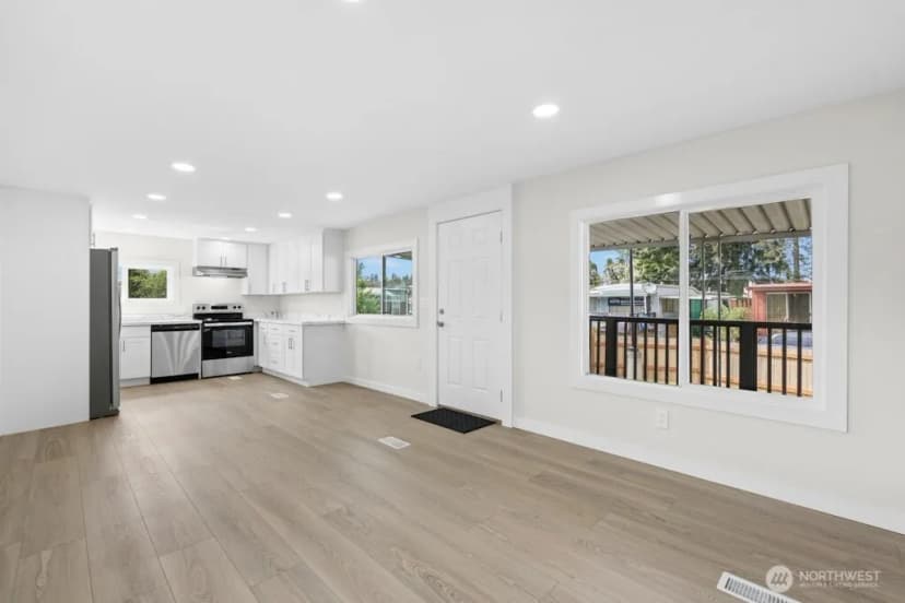 Property photo for 12200 Stone Avenue N #38, Seattle photo 5
