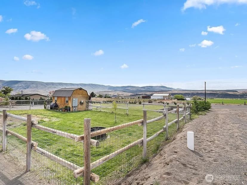Property photo for 26235 Road U Sw, Mattawa photo 26