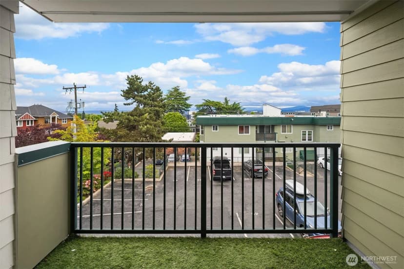 Property photo for 1818 18th Avenue #204, Seattle photo 8