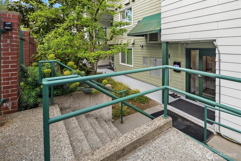 Property photo for 1818 18th Avenue #204, Seattle photo 19