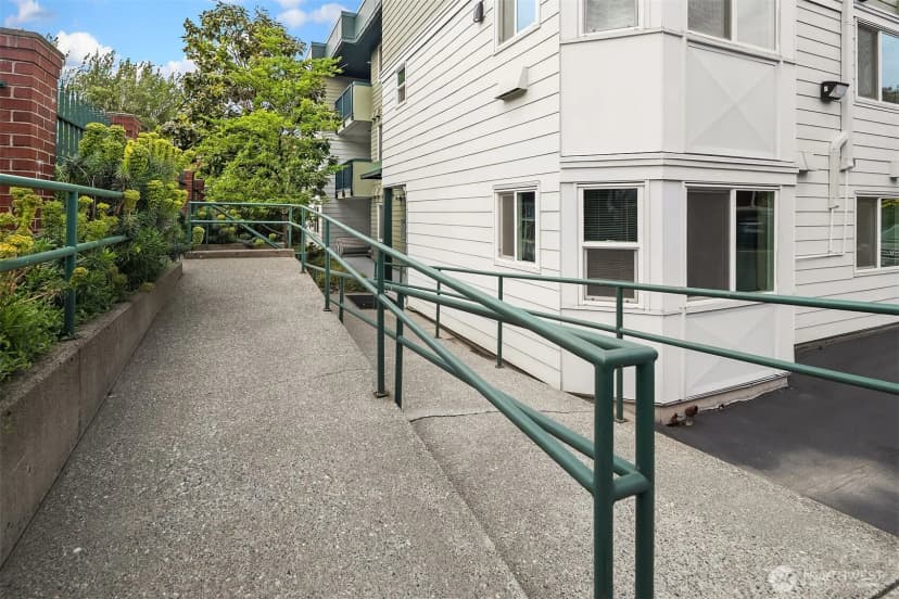 Property photo for 1818 18th Avenue #204, Seattle photo 18