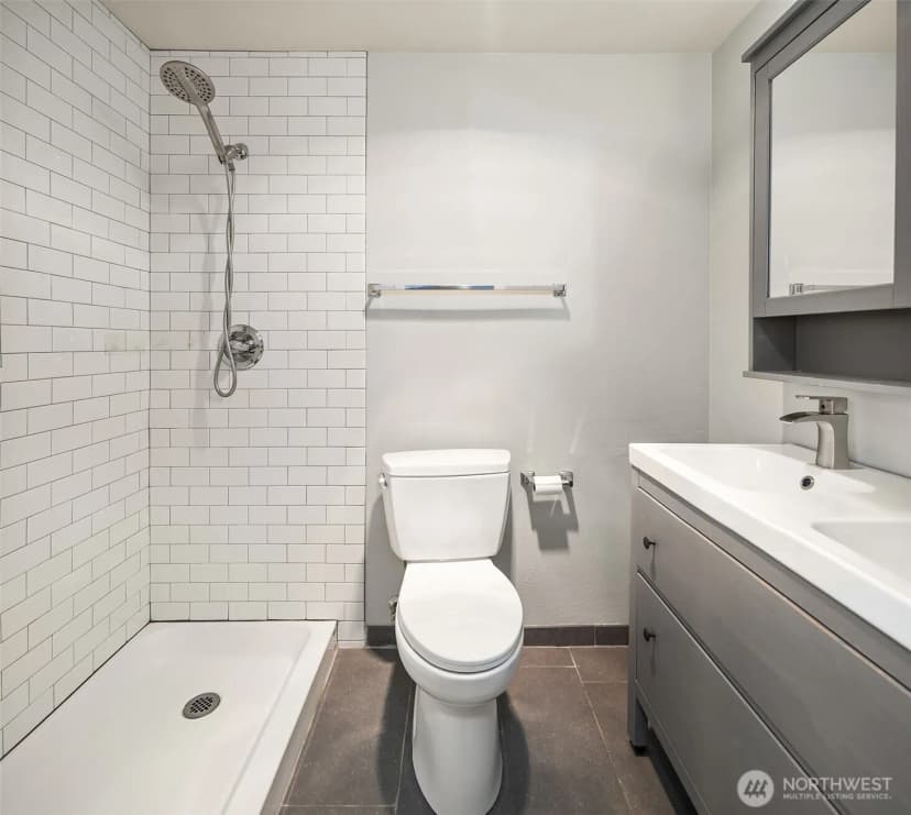Property photo for 1818 18th Avenue #204, Seattle photo 16