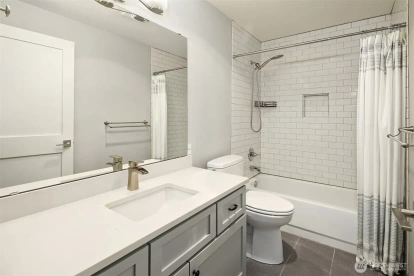 Property photo for 1818 18th Avenue #204, Seattle photo 14