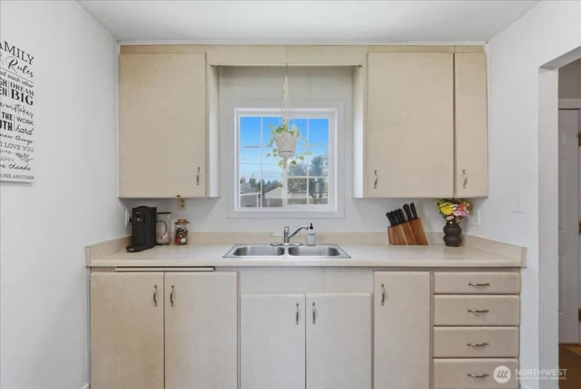 Property photo for 3042 Field Street, Longview photo 9