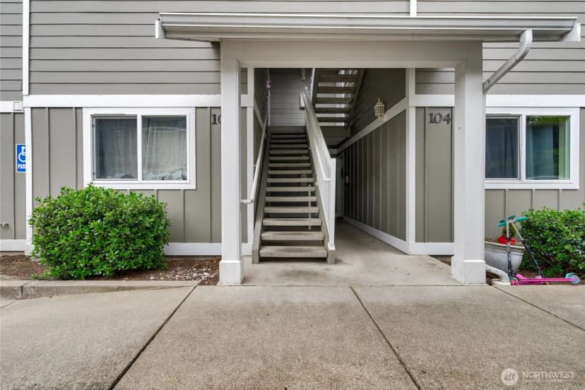 Property photo for 1640 Sw Mulberry Place #c203, Oak Harbor photo 4