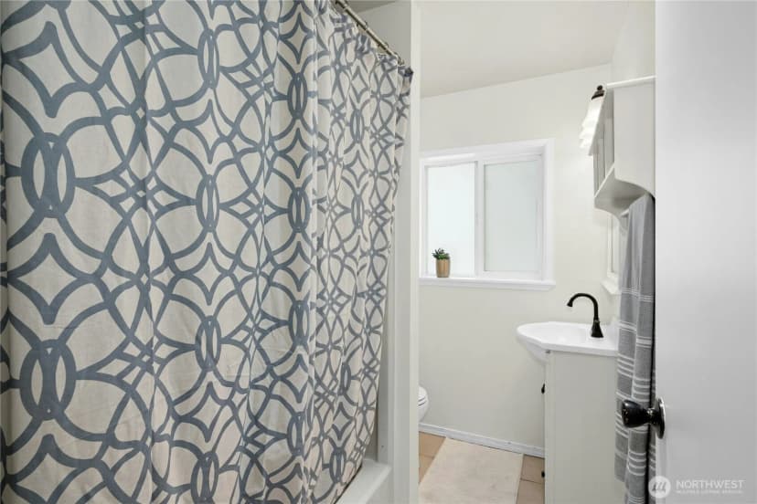 Property photo for 31025 E Lake Morton Drive Se, Kent photo 24