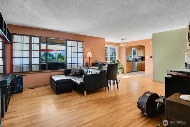 Property photo for 5309 Sw 47th, Seattle photo 4
