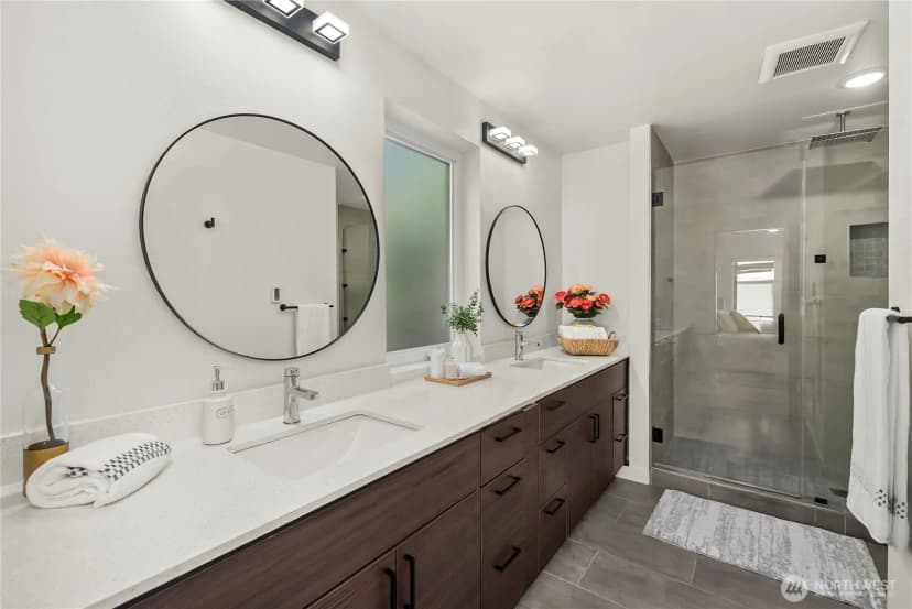 Property photo for 531 S Cloverdale Street #a, Seattle photo 24