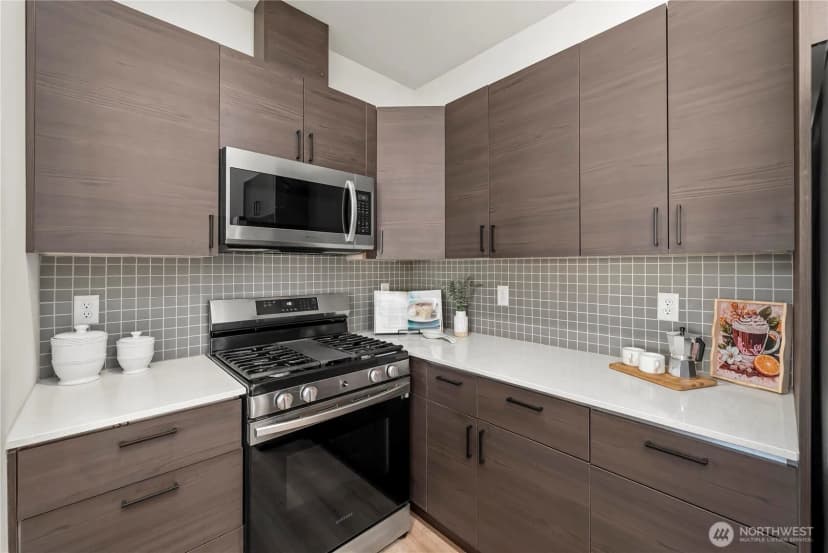 Property photo for 531 S Cloverdale Street #a, Seattle photo 14