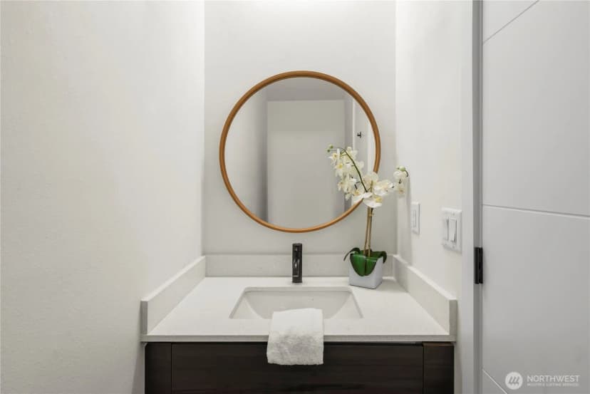 Property photo for 531 S Cloverdale Street #a, Seattle photo 17