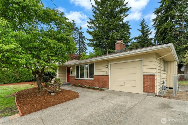 Property photo for 804 Lynnwood Avenue Ne, Renton photo 2