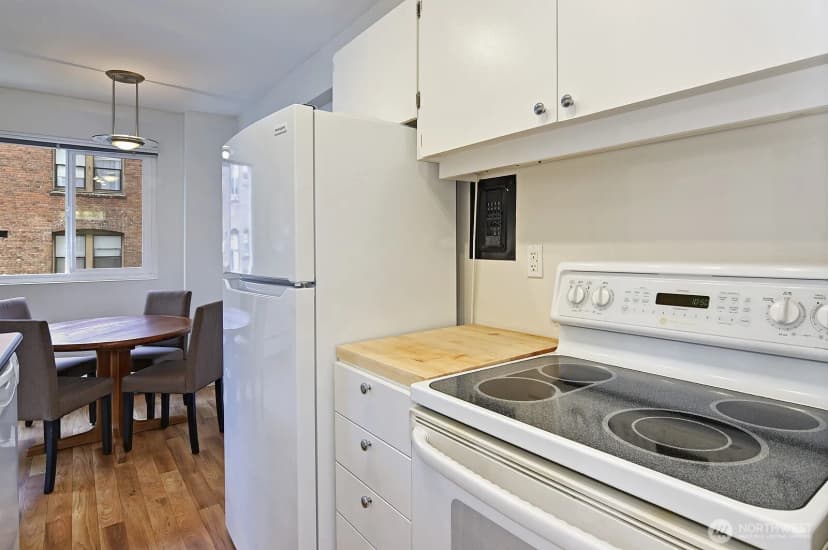 Property photo for 1200 Boylston Avenue #304, Seattle photo 7