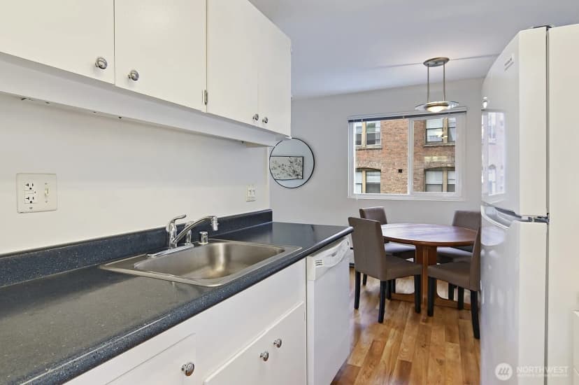 Property photo for 1200 Boylston Avenue #304, Seattle photo 6