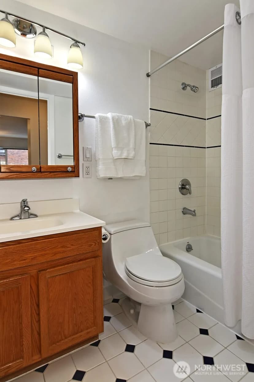 Property photo for 1200 Boylston Avenue #304, Seattle photo 11