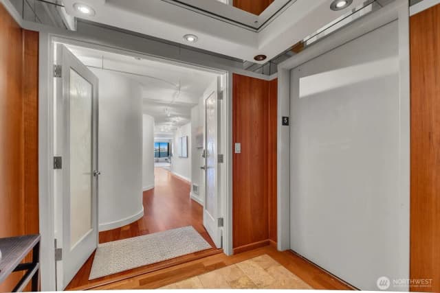 Property photo for 1111 Harbor Avenue Sw #500, Seattle photo 4