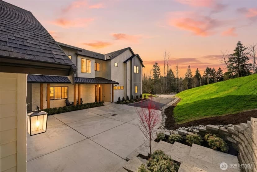 Property photo for 26030 Ne 29th Place, Redmond