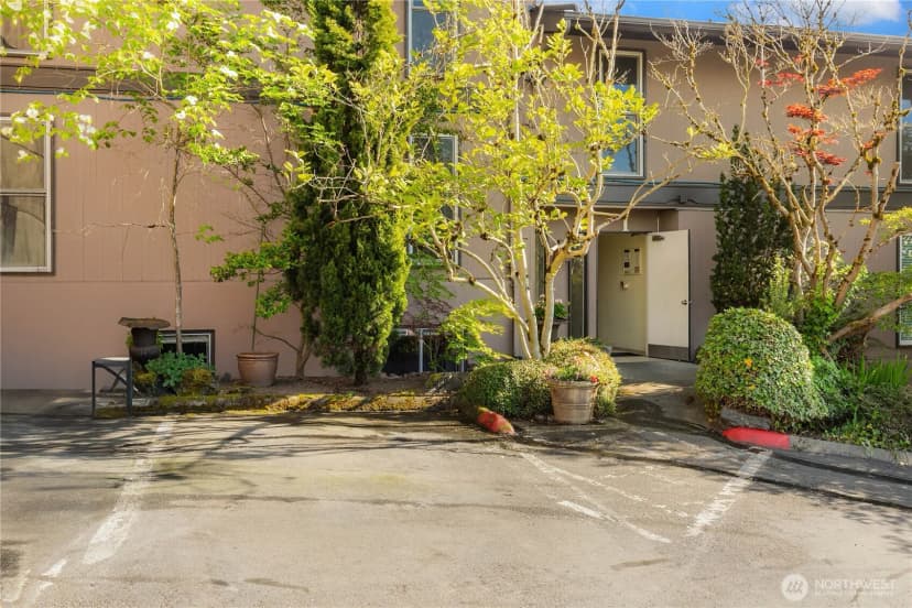 Property photo for 1425 S Puget Drive #i 2, Renton photo 21