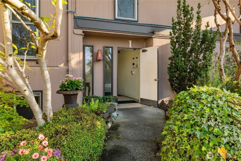 Property photo for 1425 S Puget Drive #i 2, Renton photo 22