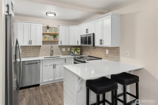 Property photo for 1425 S Puget Drive #i 2, Renton photo 3