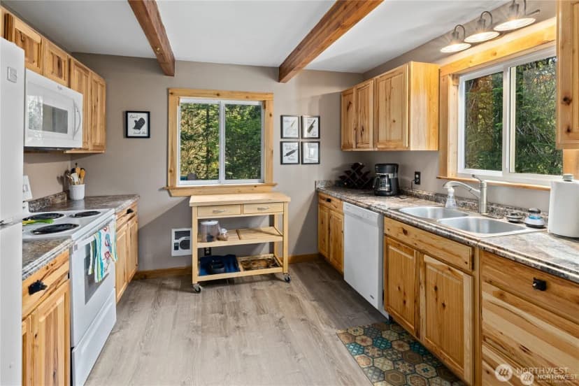 Property photo for 7 Moonshine Lane, Ronald photo 15