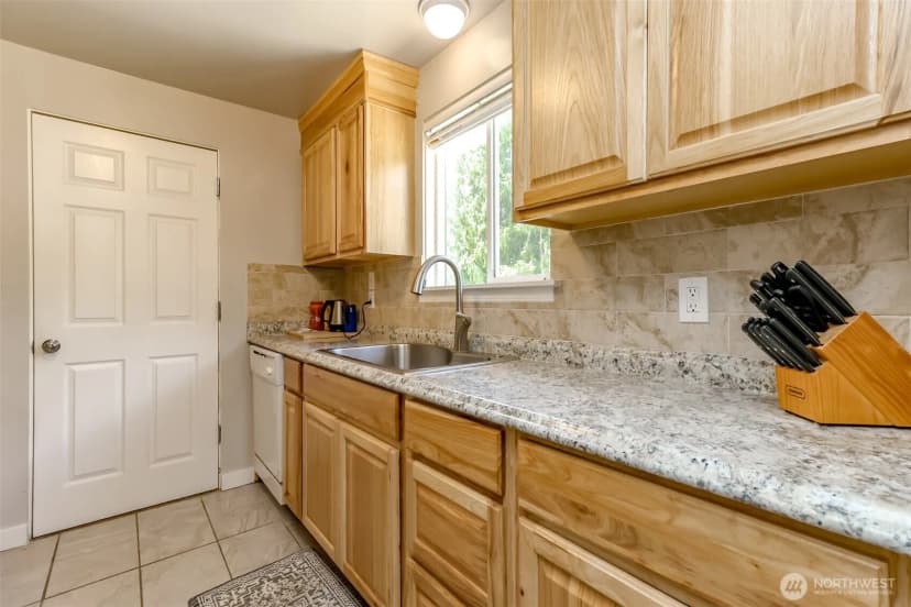 Property photo for 30411 12th Place Sw, Federal Way photo 8