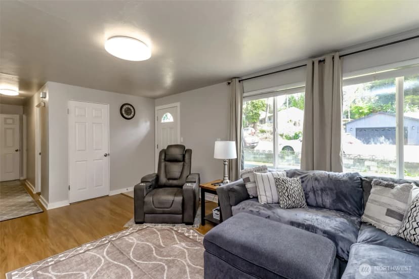 Property photo for 30411 12th Place Sw, Federal Way photo 3
