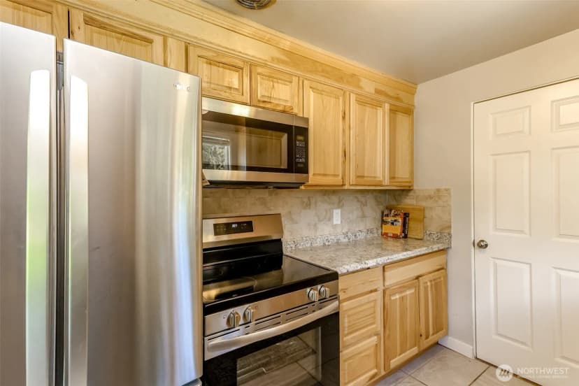 Property photo for 30411 12th Place Sw, Federal Way photo 7