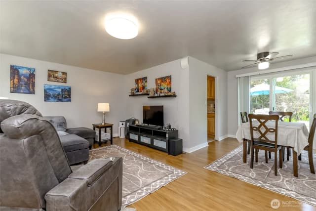 Property photo for 30411 12th Place Sw, Federal Way photo 2