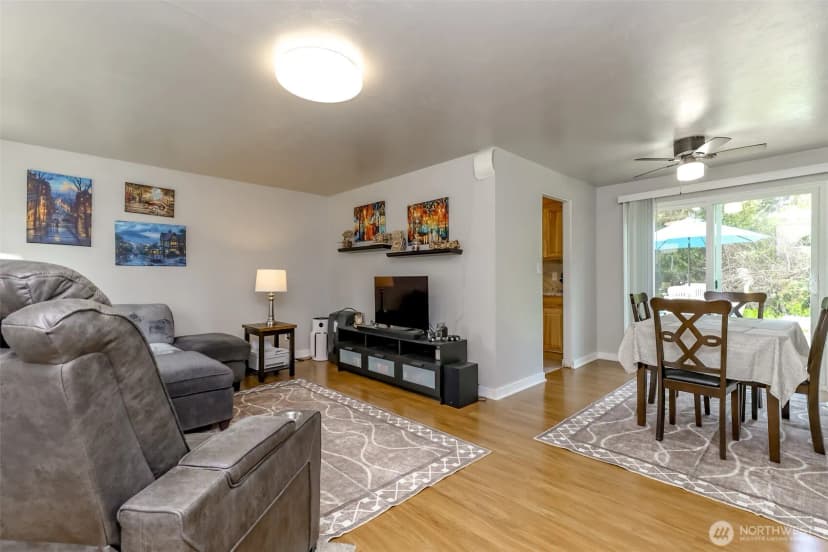 Property photo for 30411 12th Place Sw, Federal Way photo 2