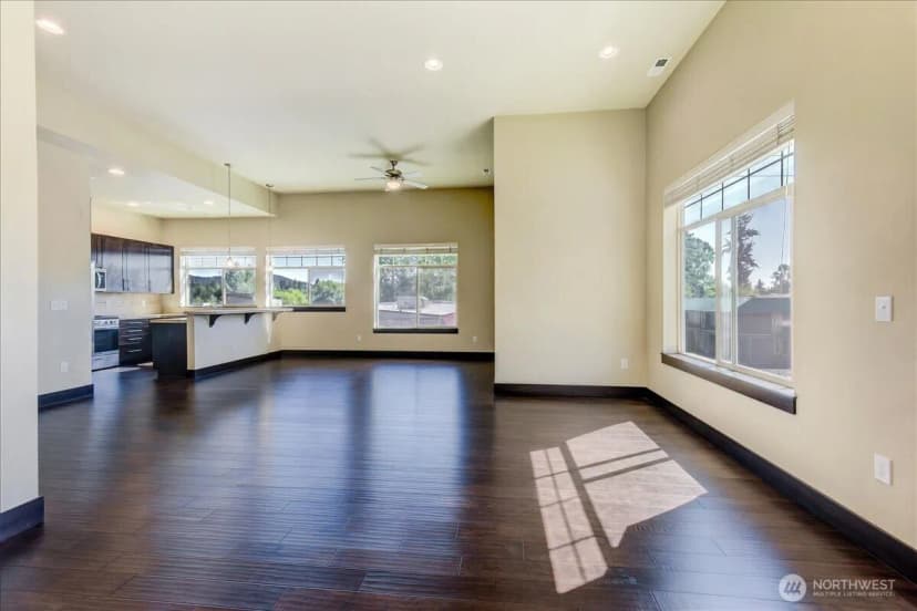 Property photo for 4020 Ne 3rd Place #b, Renton photo 6