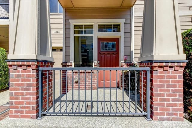 Property photo for 4020 Ne 3rd Place #b, Renton photo 3