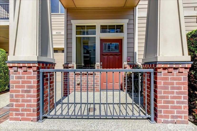 Property photo for 4020 Ne 3rd Place #b, Renton photo 3