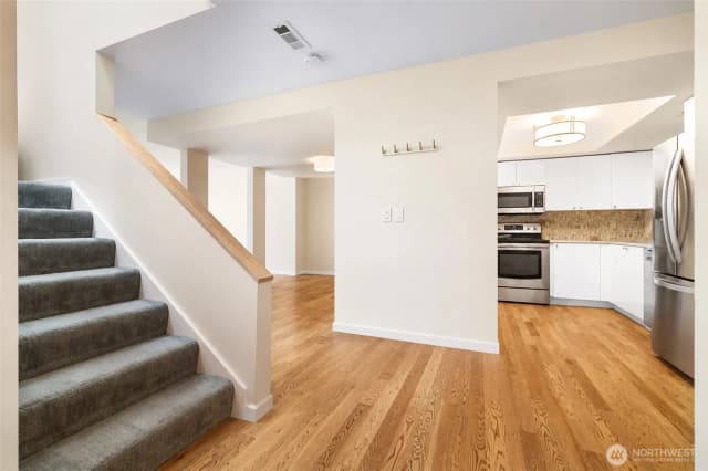 Property photo for 10840 Ne 35th Place #2, Bellevue photo 3