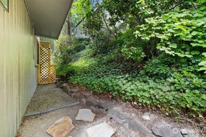 Property photo for 10840 Ne 35th Place #2, Bellevue photo 23