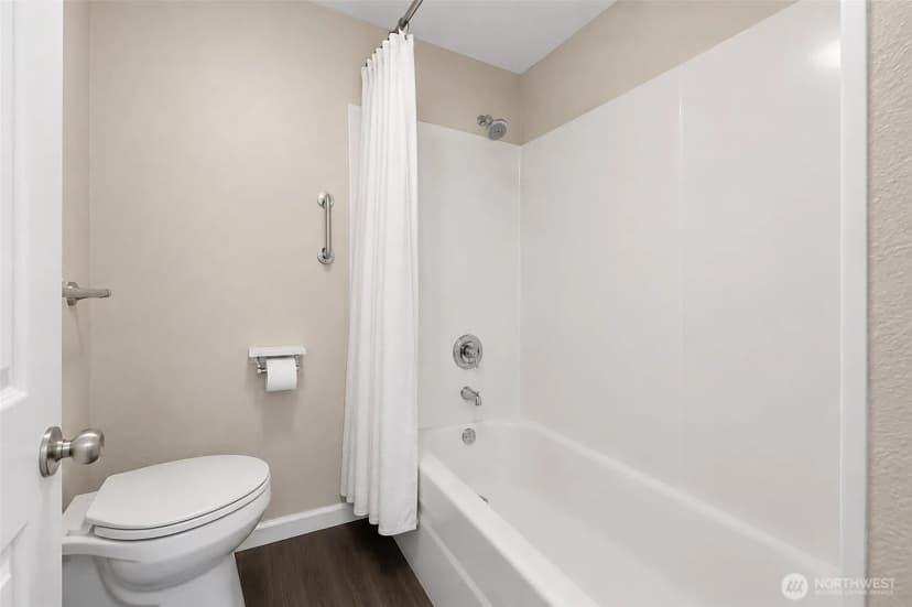 Property photo for 10840 Ne 35th Place #2, Bellevue photo 19