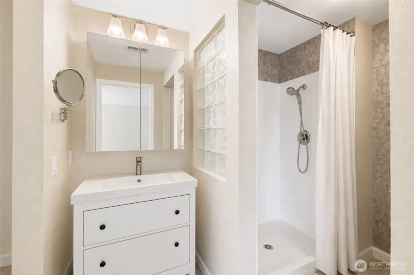 Property photo for 10840 Ne 35th Place #2, Bellevue photo 14