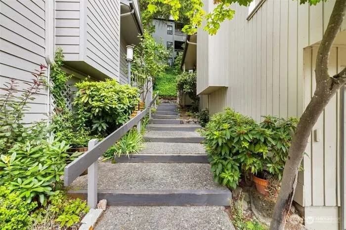 Property photo for 10840 Ne 35th Place #2, Bellevue photo 21