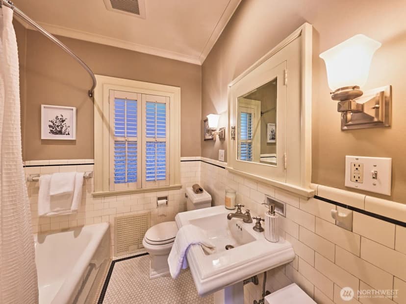 Property photo for 700 W Prospect Street, Seattle photo 16
