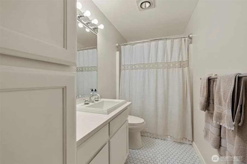 Property photo for 32417 2nd Avenue, Black Diamond photo 14