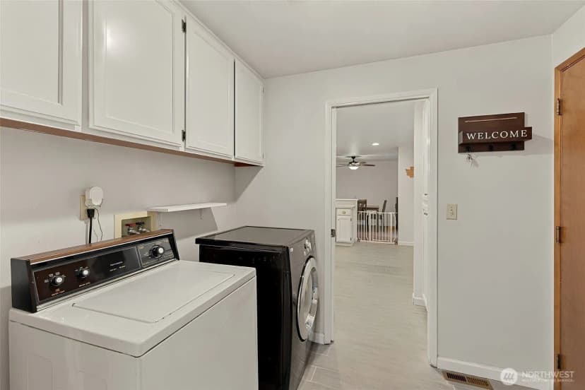 Property photo for 32417 2nd Avenue, Black Diamond photo 15