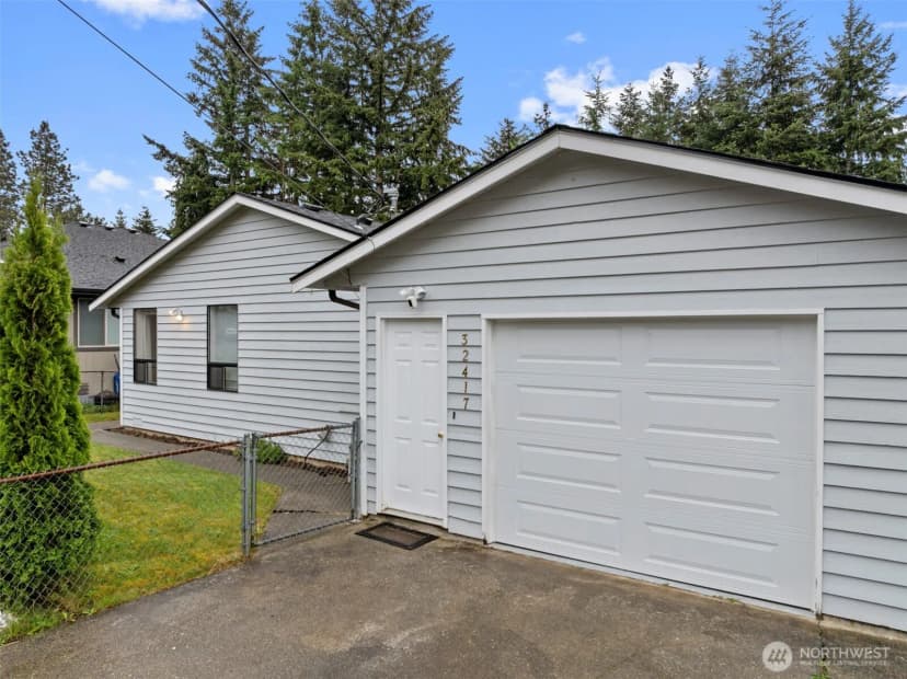Property photo for 32417 2nd Avenue, Black Diamond photo 2
