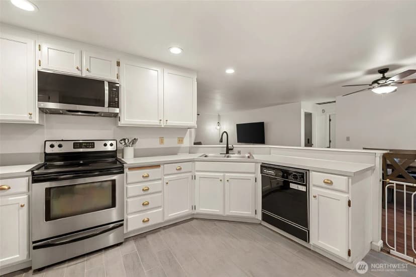 Property photo for 32417 2nd Avenue, Black Diamond photo 6