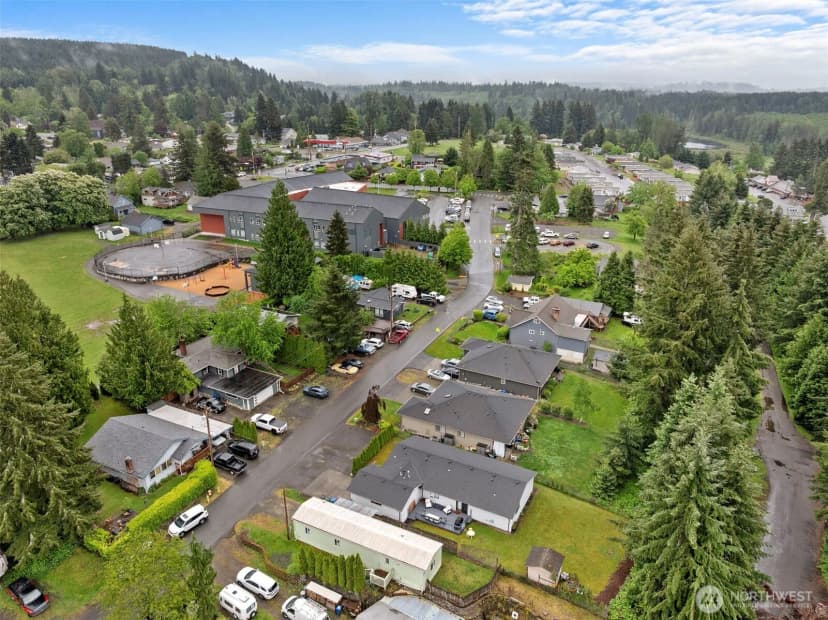 Property photo for 32417 2nd Avenue, Black Diamond photo 21