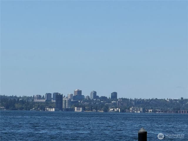 Property photo for 2521 103 Avenue Se, Bellevue photo 4
