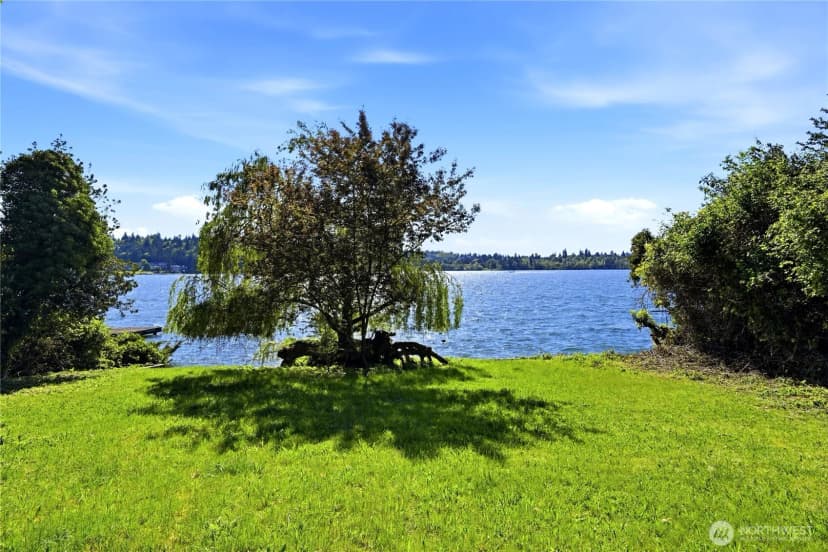 Property photo for 2521 103 Avenue Se, Bellevue
