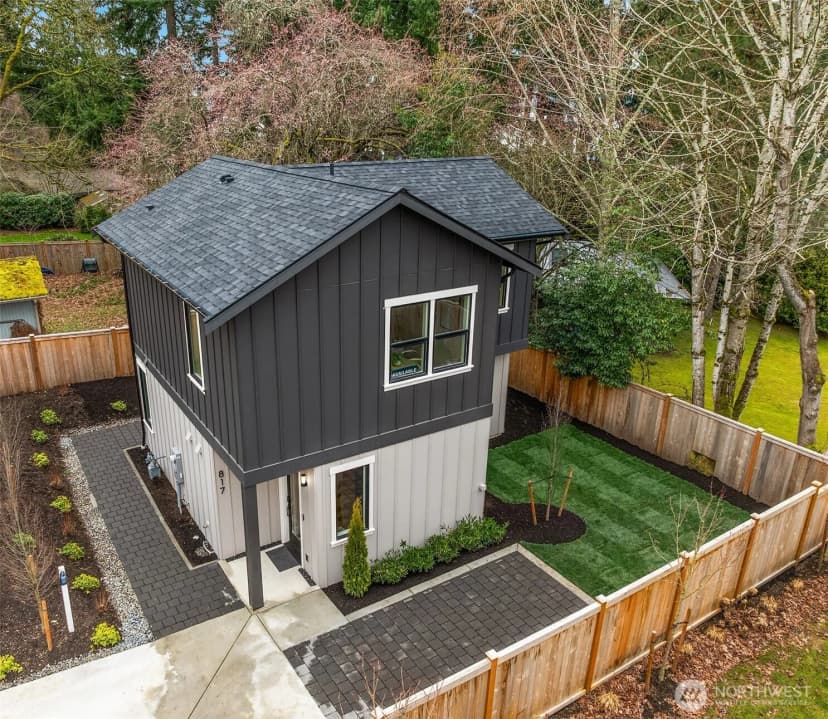 Property photo for 817 18th Avenue W, Kirkland photo 10