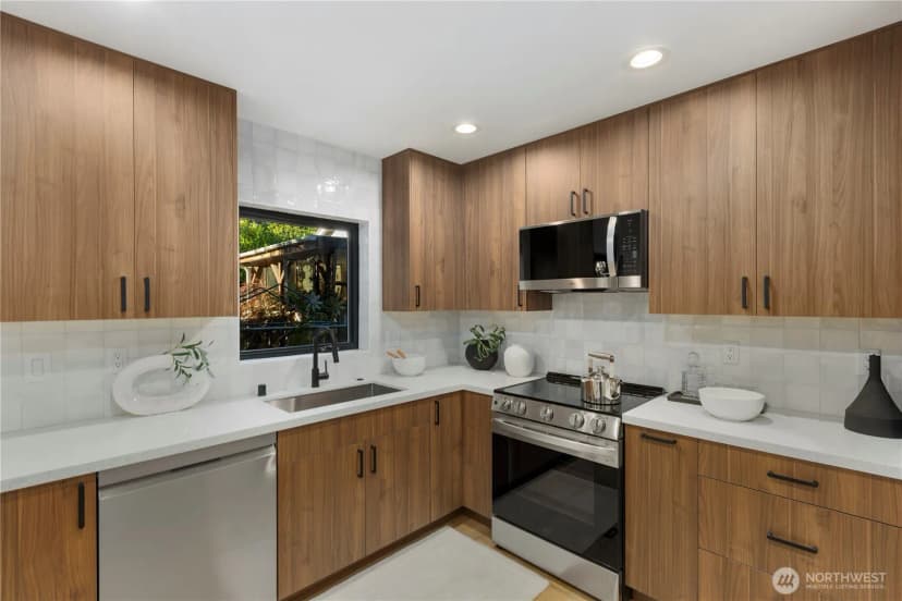 Property photo for 8823 Dibble Avenue Nw, Seattle photo 11