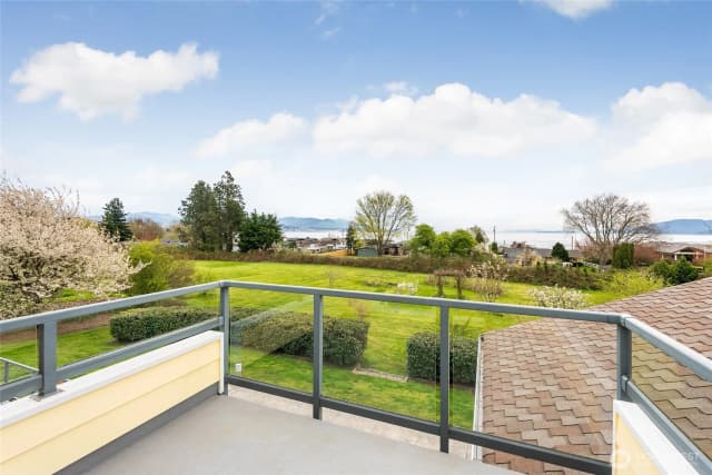 Property photo for 3910 Cliffside Drive, Bellingham photo 2