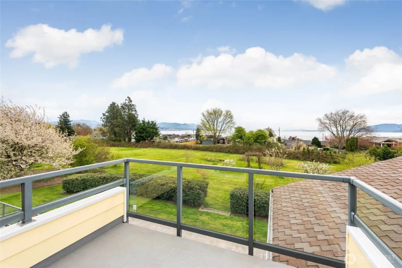 Property photo for 3910 Cliffside Drive, Bellingham photo 2