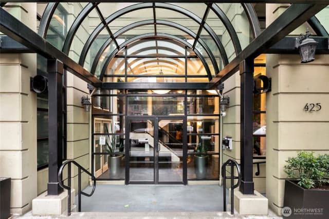 Property photo for 425 Vine Street #614, Seattle photo 4